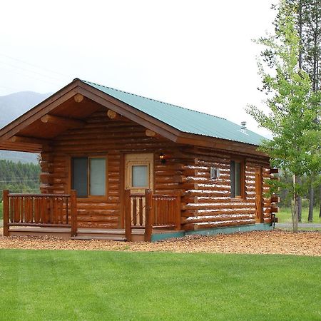 Silverwolf Log Chalets Coram 外观 照片