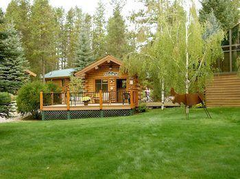 Silverwolf Log Chalets Coram 外观 照片