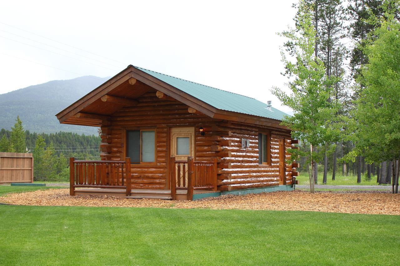 Silverwolf Log Chalets Coram 外观 照片