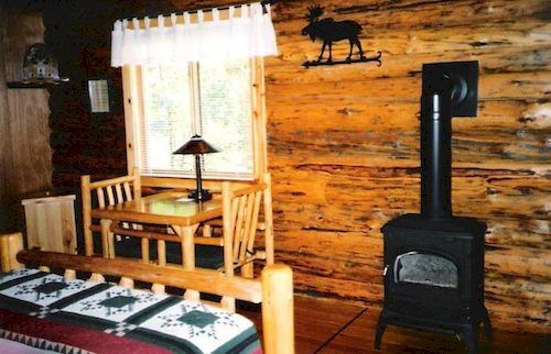 Silverwolf Log Chalets Coram 外观 照片