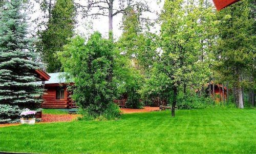 Silverwolf Log Chalets Coram 外观 照片